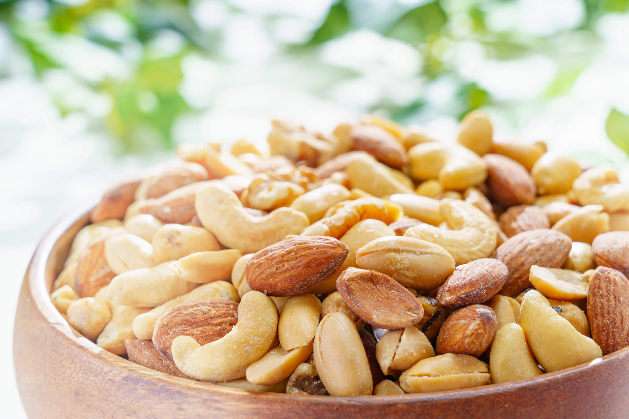 Anacardos y almendras: ¿Cuál aporta más beneficios a tu salud? - Mejor con Salud