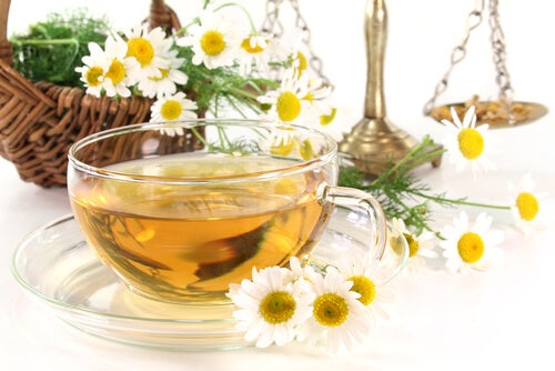 6 usos inusuales de la manzanilla que deberías probar - Mejor con Salud