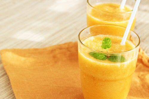 Cómo preparar un delicioso batido de naranja para estar en forma y energizarse - Mejor con Salud