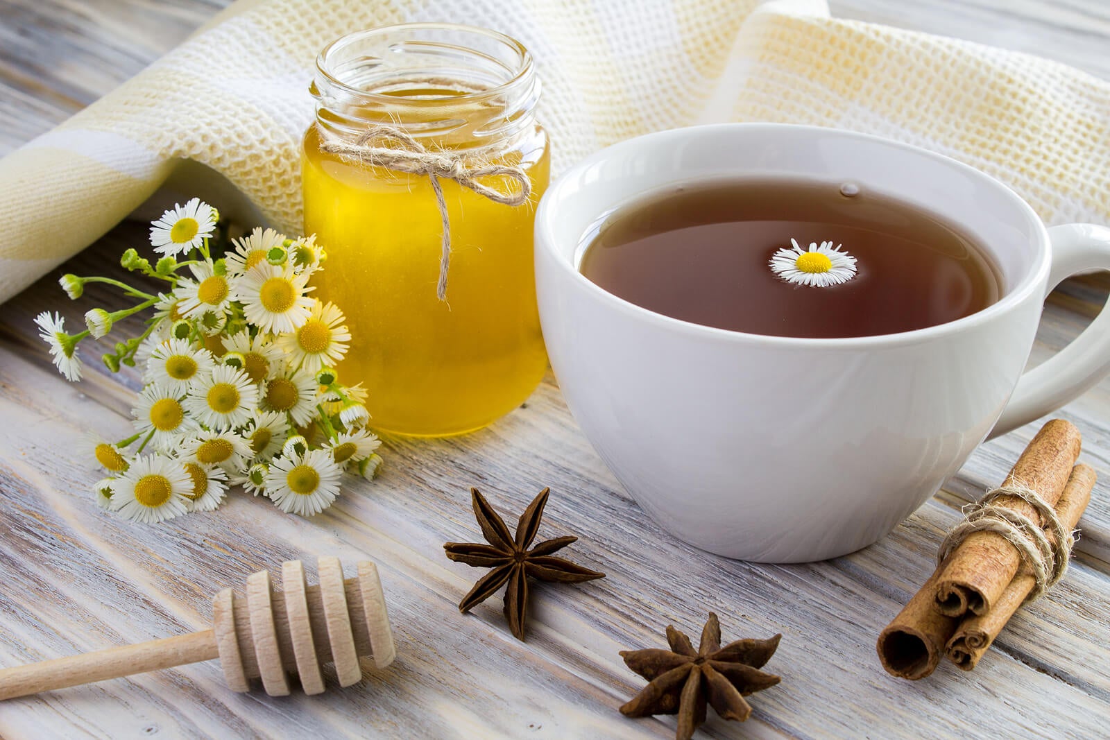 Remedio de manzanilla y canela para bajar el azúcar y controlar la diabetes - Mejor con Salud