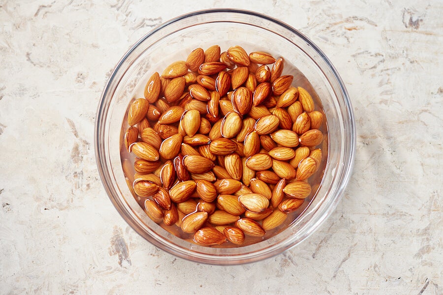 Beneficios de consumir almendras remojadas - Mejor con Salud