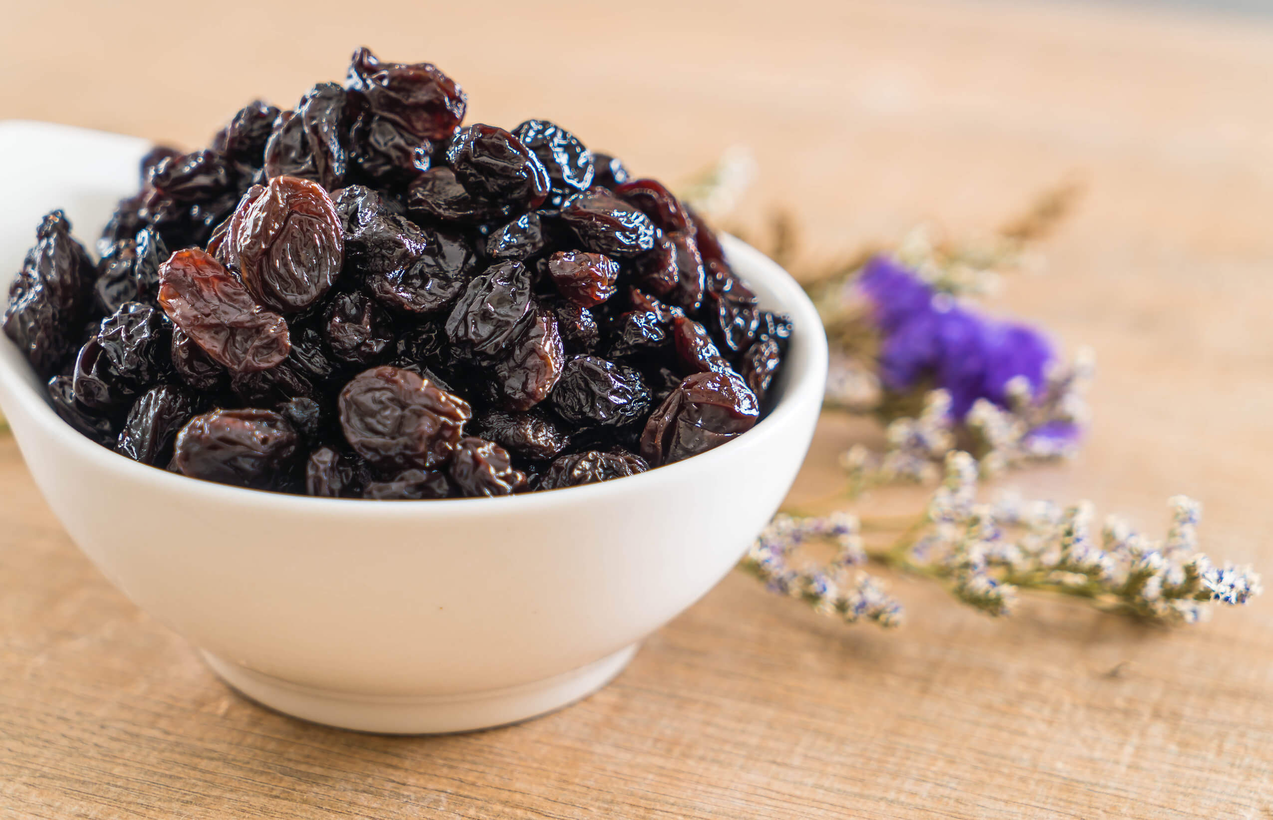 Razones para consumir uvas pasas por la mañana – Mejor con Salud