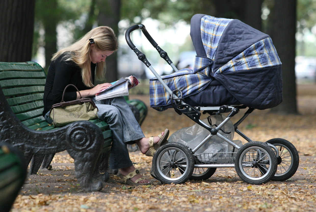 Birth rate in Russia creeps up despite economic crisis - Russia Beyond