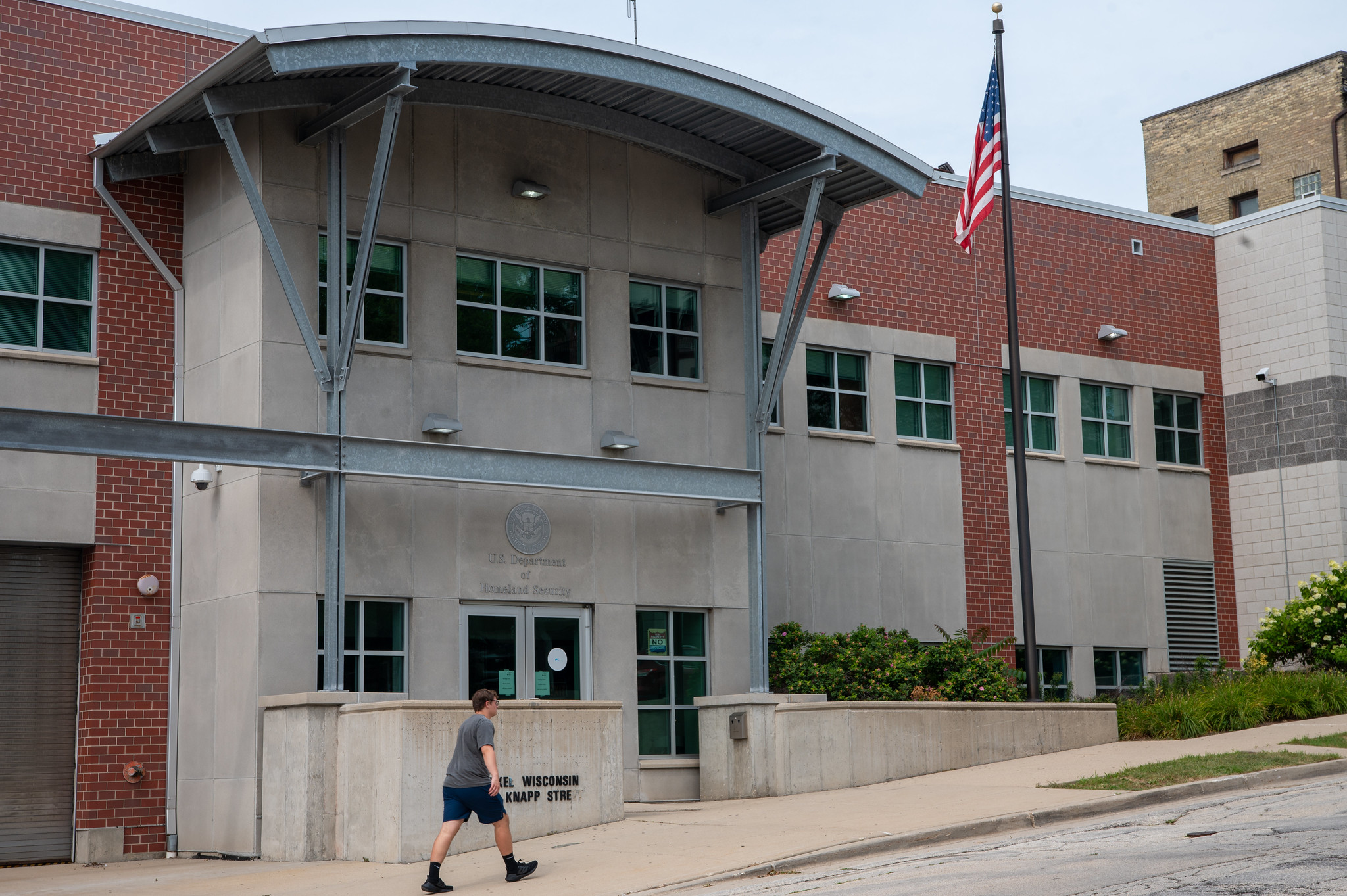 Federal government extends lease at downtown building used by ICE | Milwaukee Neighborhood News Service