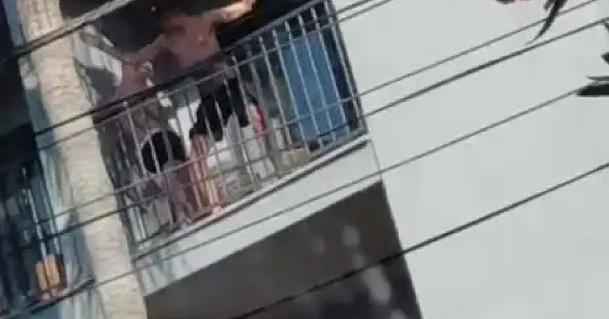 Schock-Video auf Mallorca: Deutsche Urlauber spielen mit Lautsprecher Hitler-Reden ab und zeigen Nazi-Gruß
