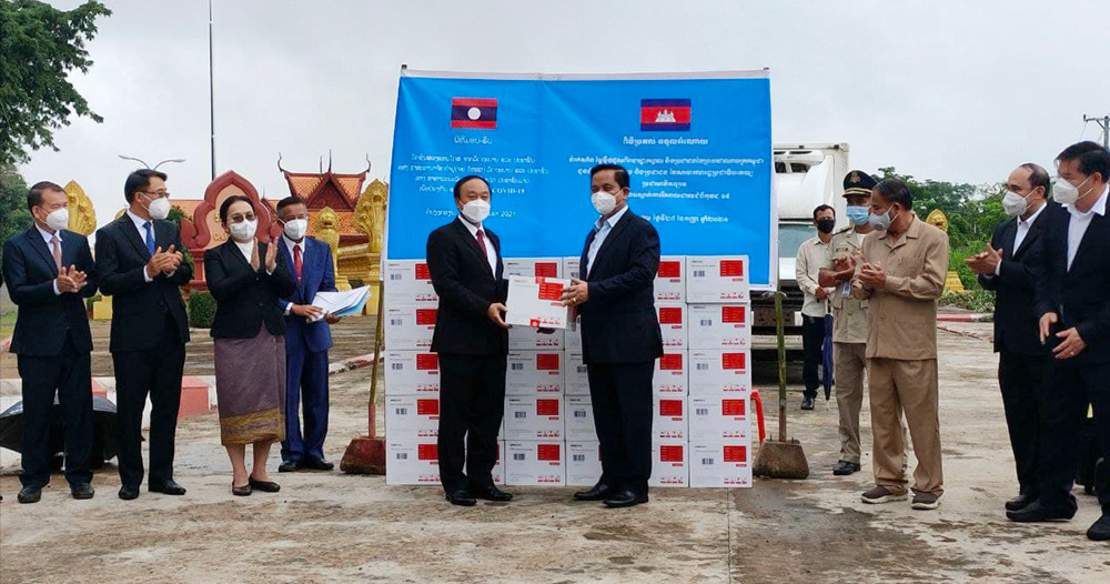 Cambodia’s Donation of 200,000 Doses of COVID-19 Vaccines Delivered to Lao PDR - ក្រសួងព័ត៌មាន