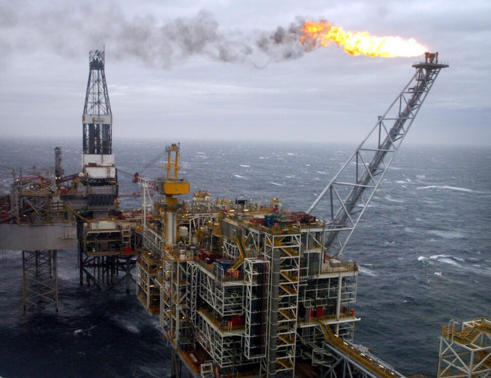 Single fossil fuel price spike would outstrip net zero cost – climate advisers