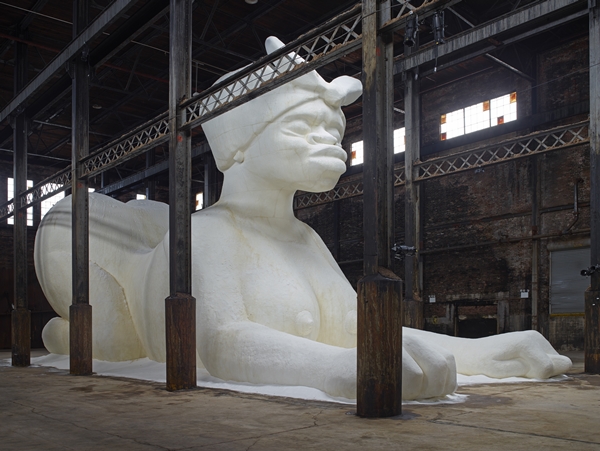 Crowds Swarm Kara Walker’s Sugar Sphinx