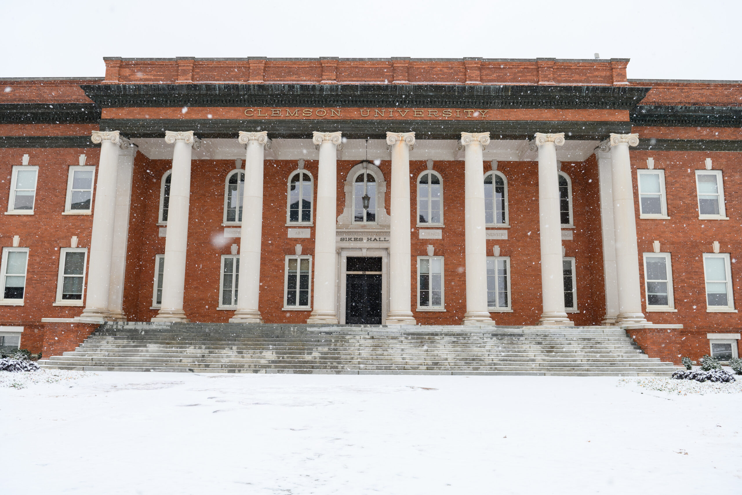 How to prevent frozen pipes and stay warm during a power outage | Clemson News