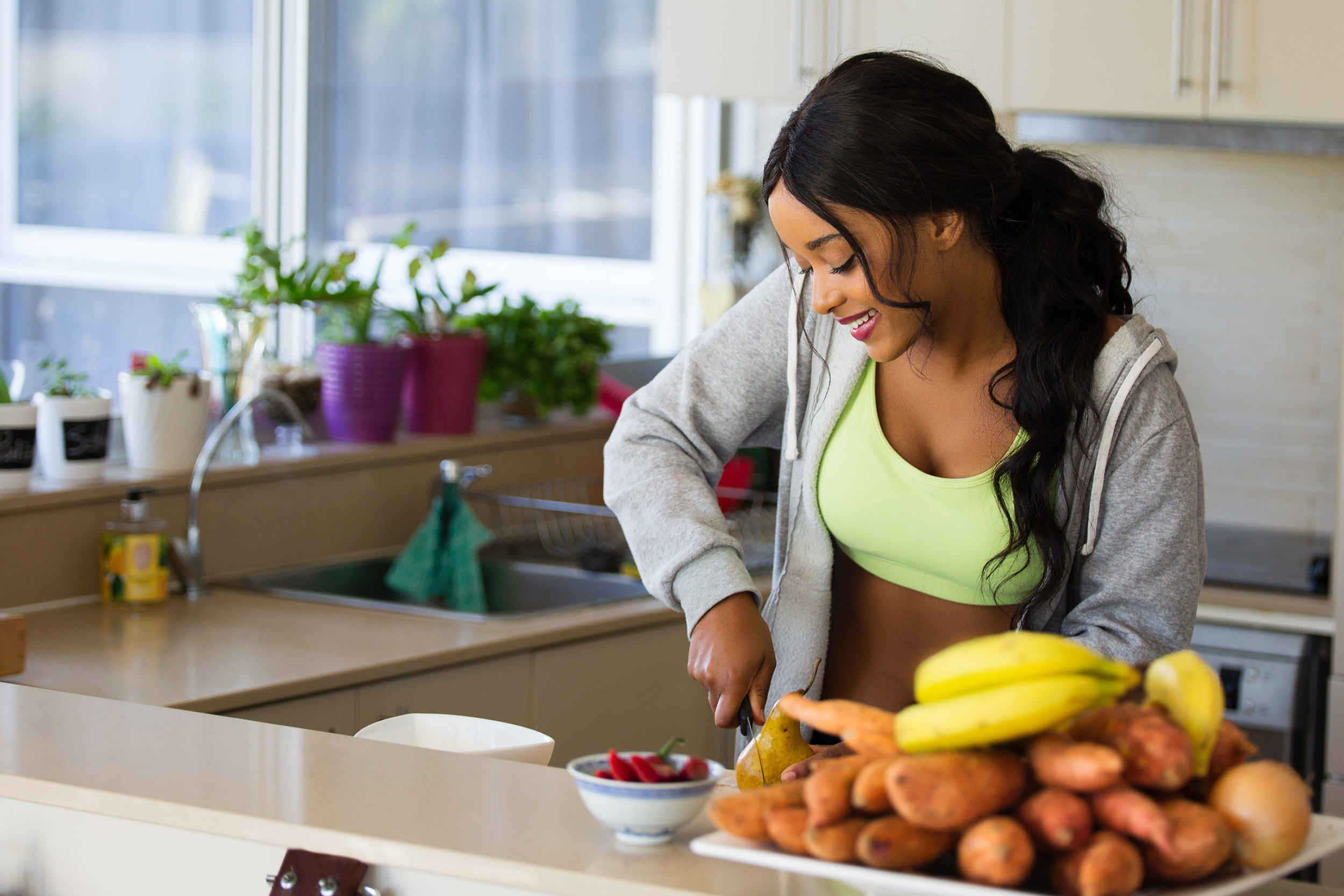 Moms who follow 5 healthy habits reduce risk of raising obese kids — Harvard Gazette
