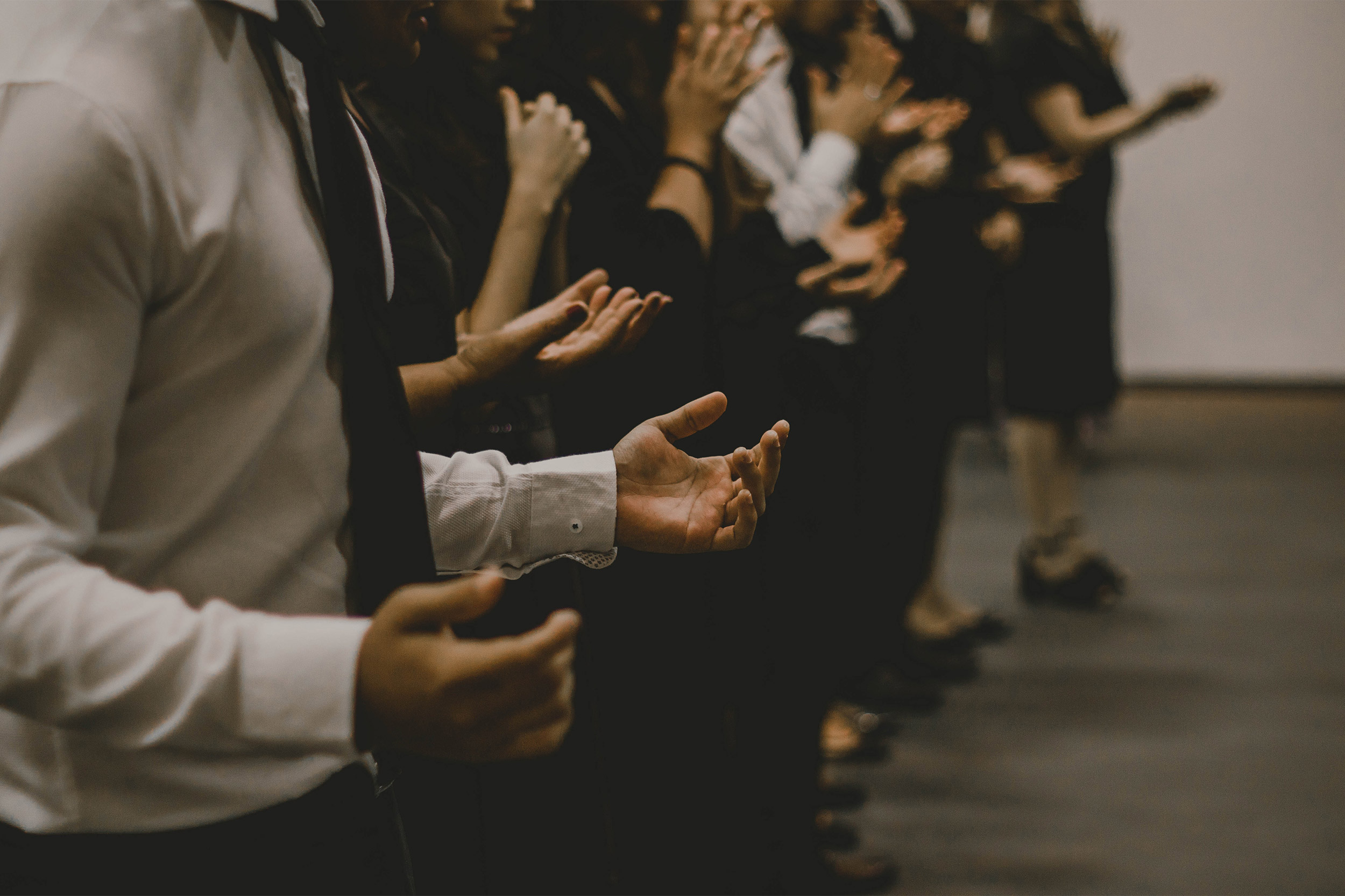 Religious services may lower risk of 'deaths of despair' — Harvard Gazette