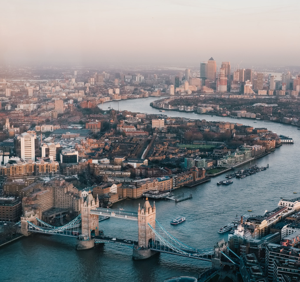 Statlig pilotprosjekt gjennomført i Storbritannia: KI kan spare statlig ansatte nesten to uker hvert år - Source EMEA