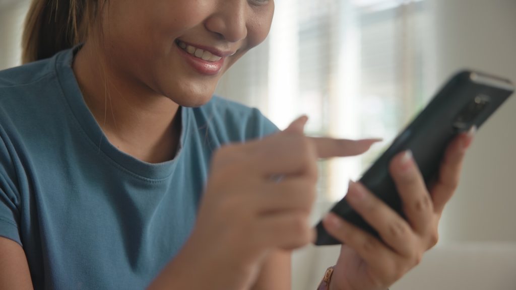 Researcher Examines Use of AI in Young Adults’ Romantic Lives | Syracuse University Today