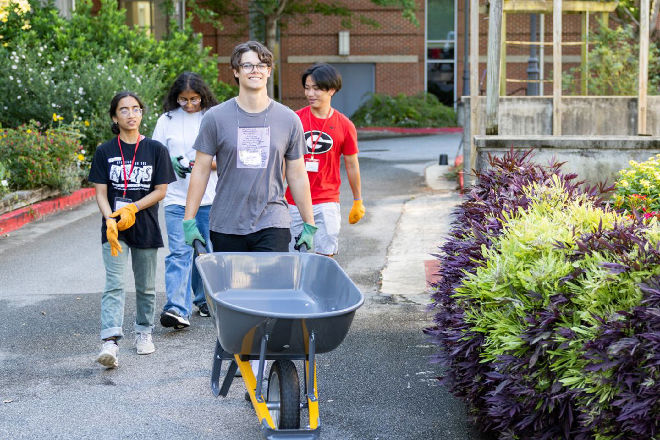 Nearly 500 UGA students volunteer in the Athens community - UGA Today