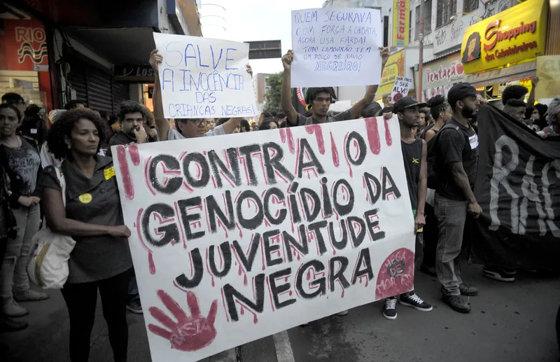 Negros tem até 2,3 vezes mais risco de morrer por homicídio