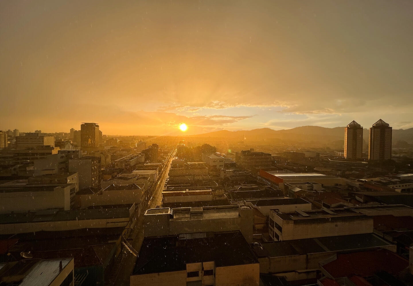 Semana será marcada por sol, calor moderado e pancadas de chuva em Mogi das Cruzes
