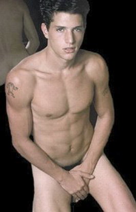 OMG, he's naked: Simon Rex - OMG.BLOG