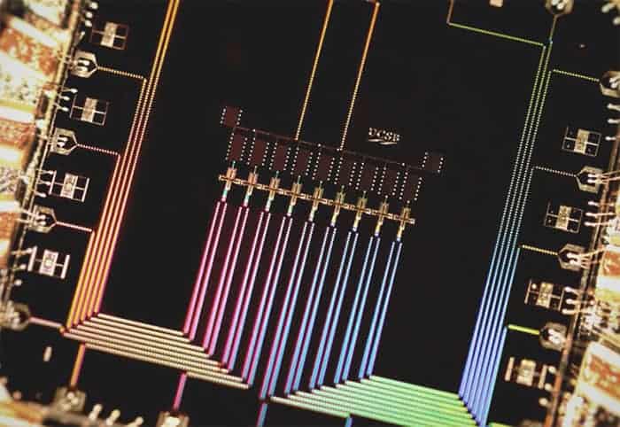 Google gains new ground on universal quantum computer – Physics World