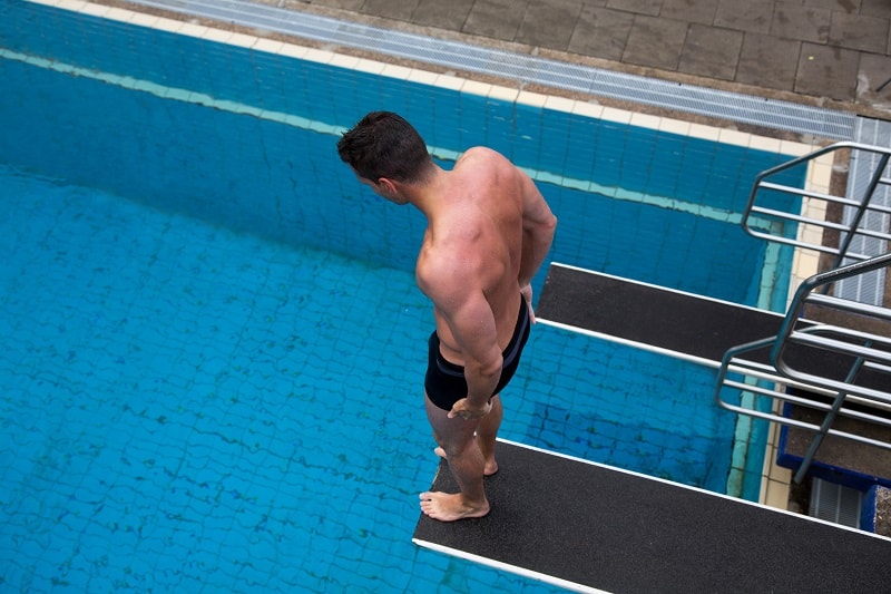 Top tips for safe diving, a water-powered battery and understanding Gaelic with ultrasound – Physics World