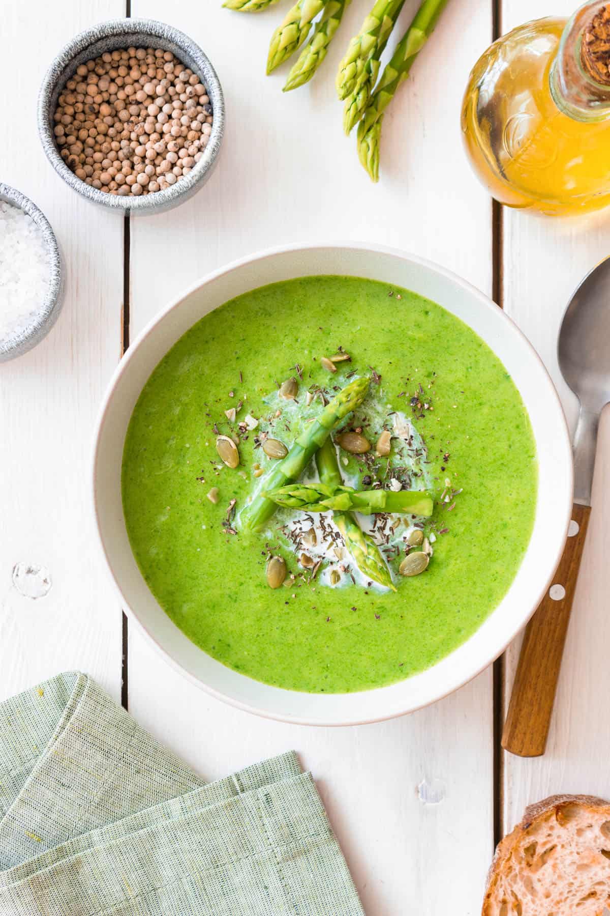 Vegan Asparagus Soup | The Picky Eater