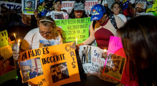 Familiares de los deportados a El Salvador exigen a Bukele su liberación - Diario El Guayanés