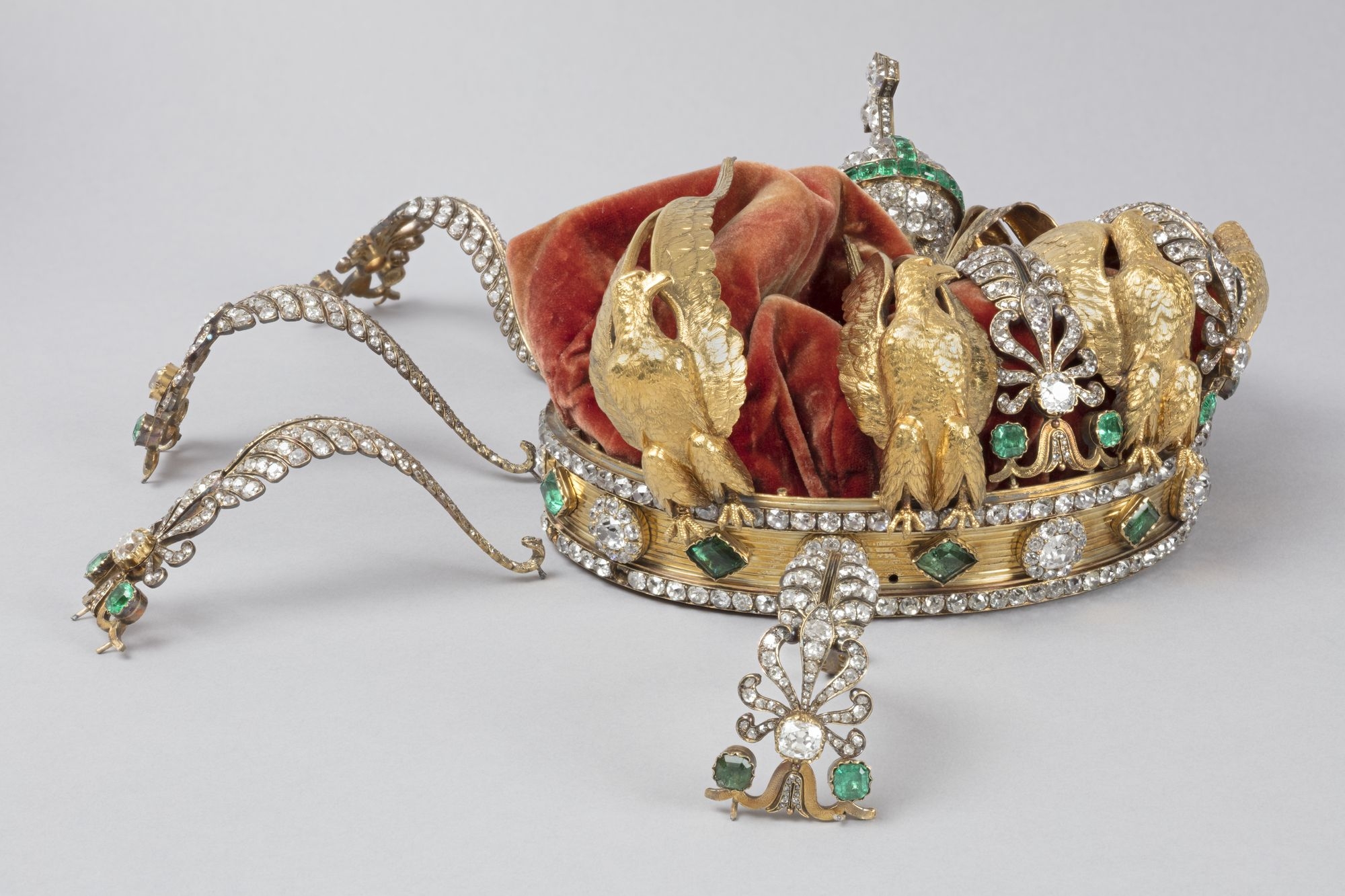 Restauration de la Couronne de l'impératrice Eugénie - Espace presse du musée du Louvre