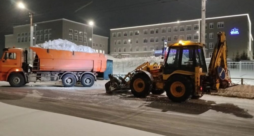 В Кирове утвержден перечень из 18 улиц, где организуют вывоз снега