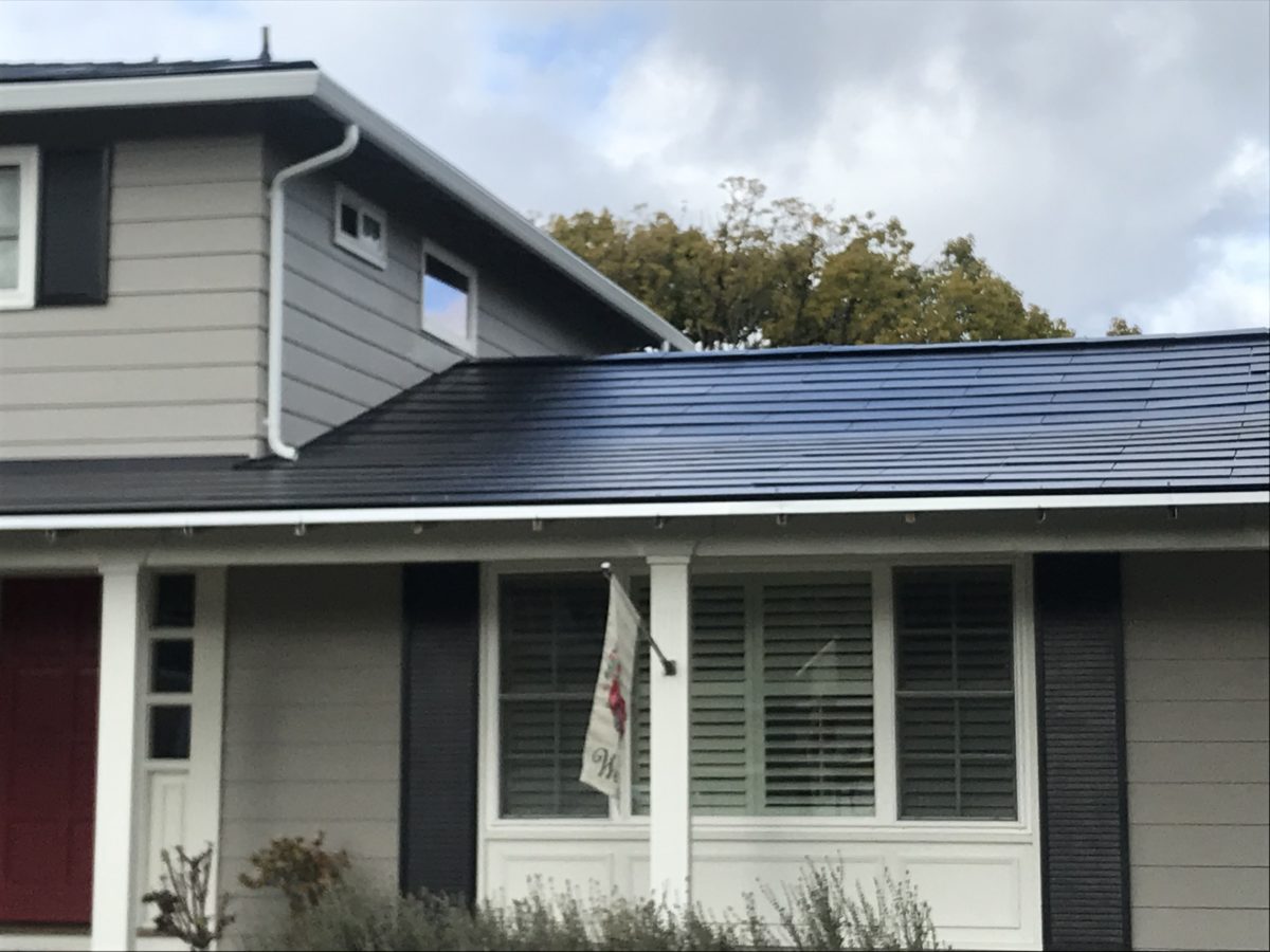 Photo gallery of Tesla solarglass roof tile installations: Will 2020 be the year of the solar roof? – pv magazine USA