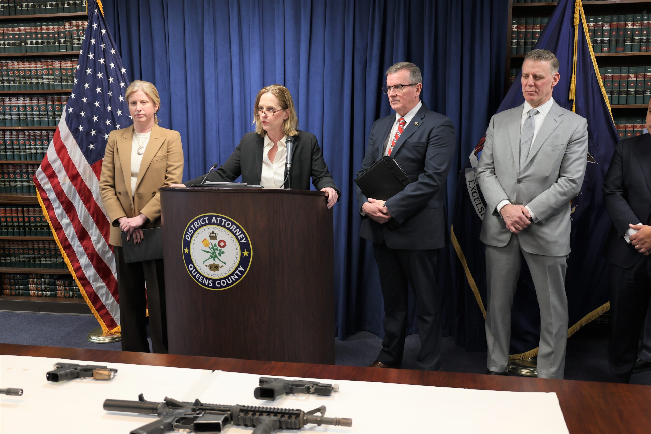 TEN ALLEGED TREN DE ARAGUA MEMBERS AND ASSOCIATES INDICTED FOR GUN TRAFFICKING OPERATION IN QUEENS, THE BRONX AND MANHATTAN - OFFICE OF THE DISTRICT ATTORNEY QUEENS COUNTY