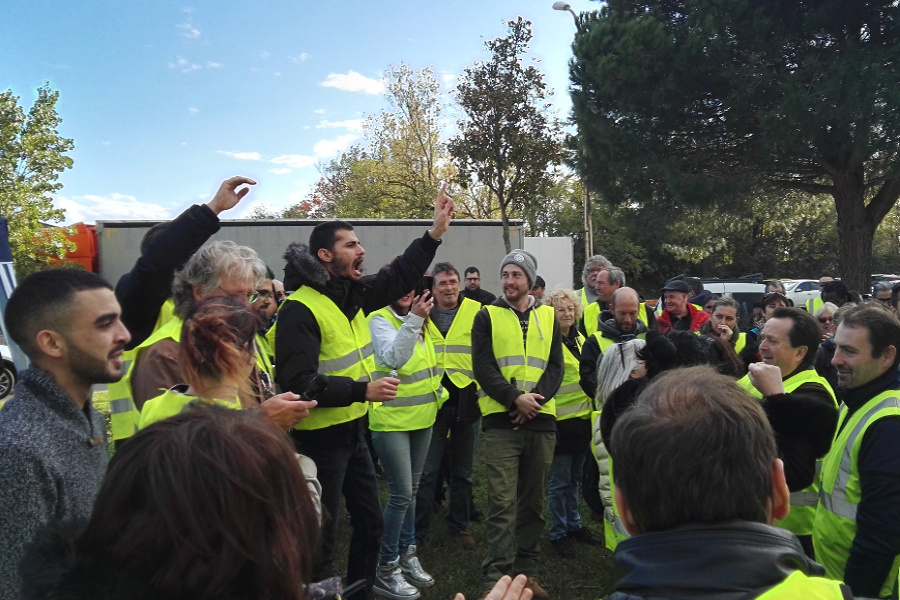 Le 17 novembre sera-t-il apolitique ? - Rapports de Force
