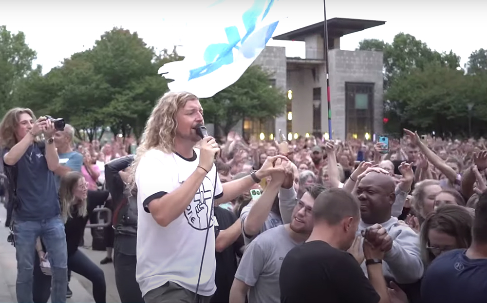 There’s a theology driving Sean Feucht’s worship music protests — and it's a popular one