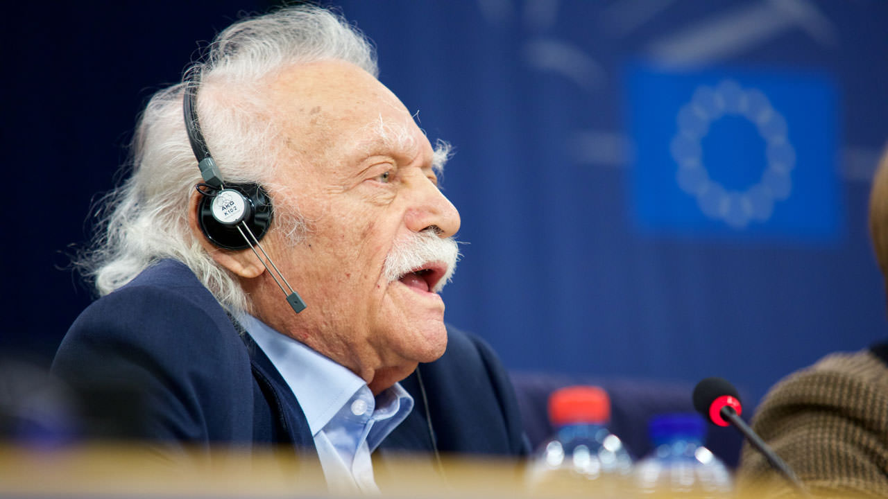 Glezos denounces Greek loan agreement as illusion | ROAR Magazine