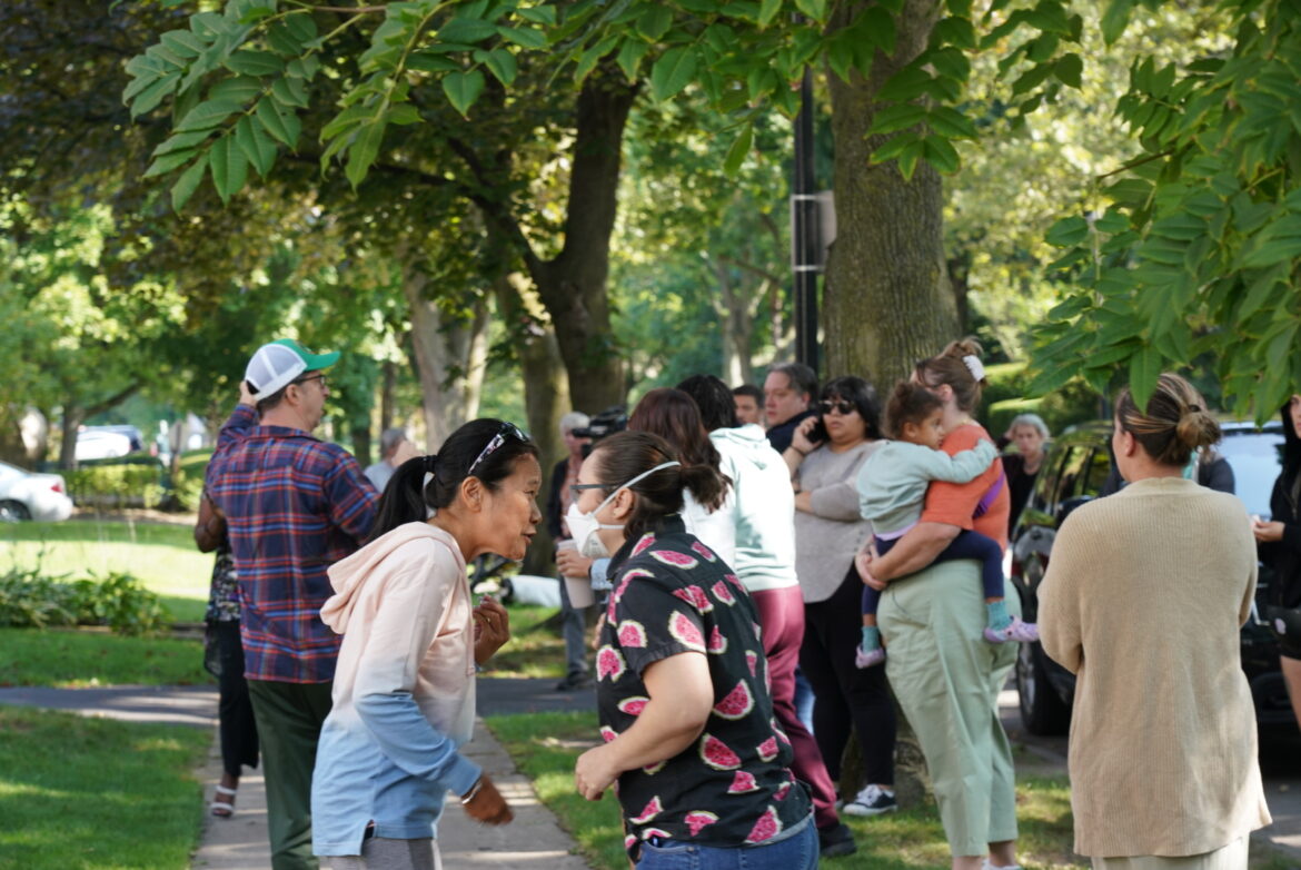 ICE raid disrupted by crowd of opposition - Rochester BeaconRochester Beacon