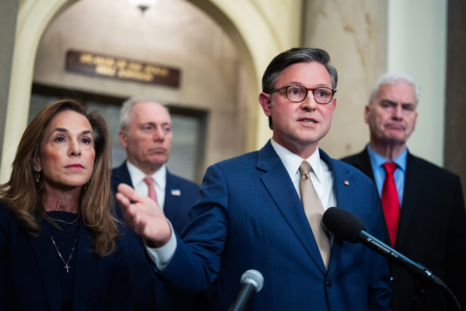 Shutdown to extend into next week as Trump readies budget knife - Roll Call