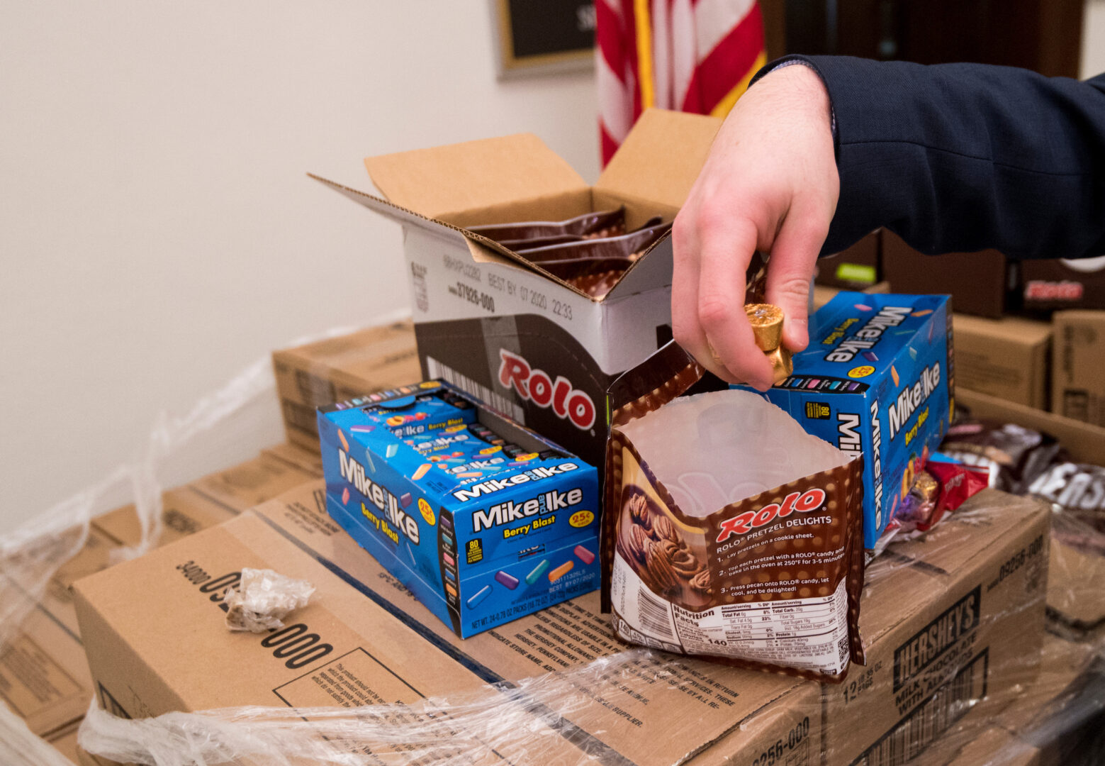 The Senate still wants candy – Roll Call