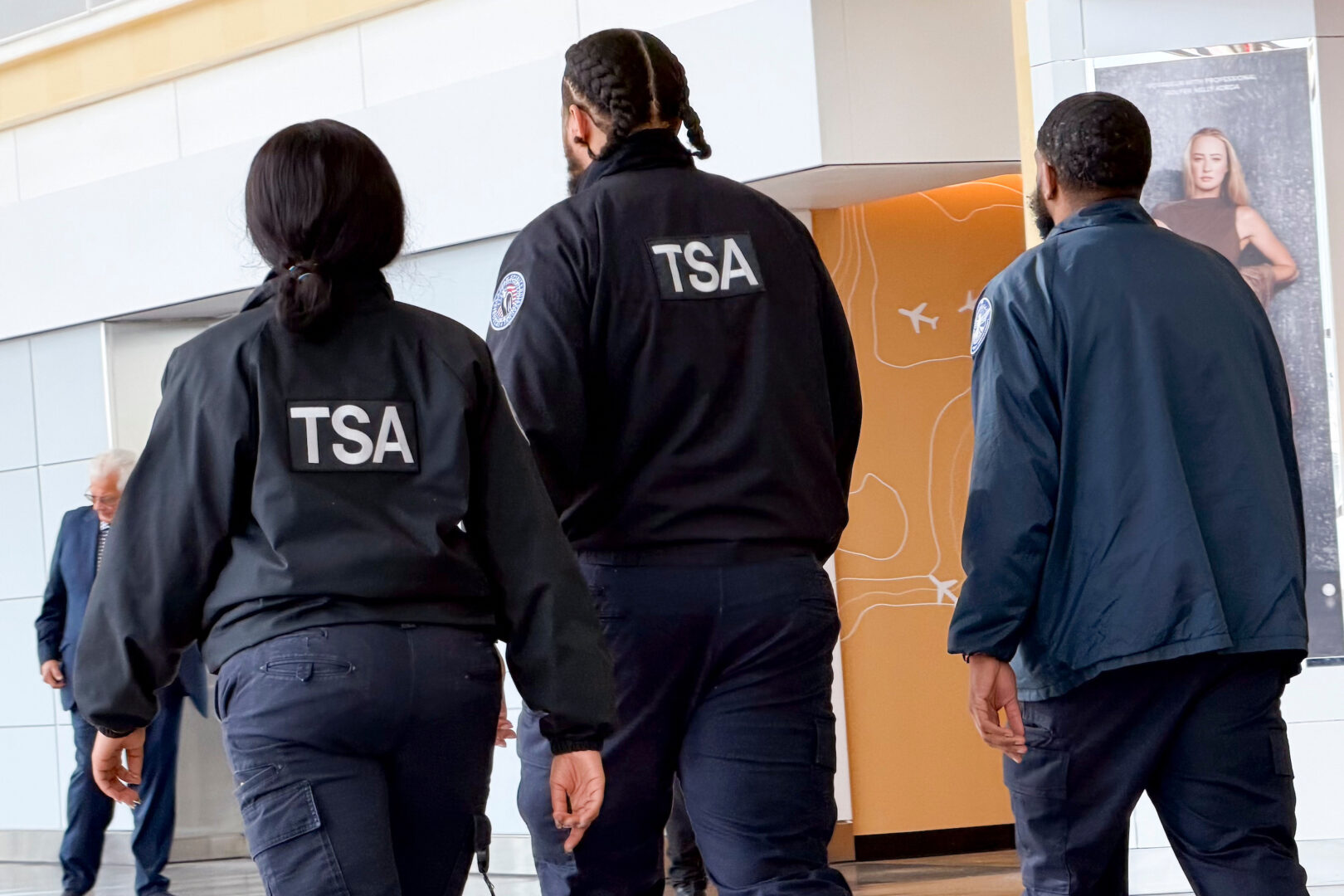 Trump intervenes to pay airport security workers amid standoff – Roll Call