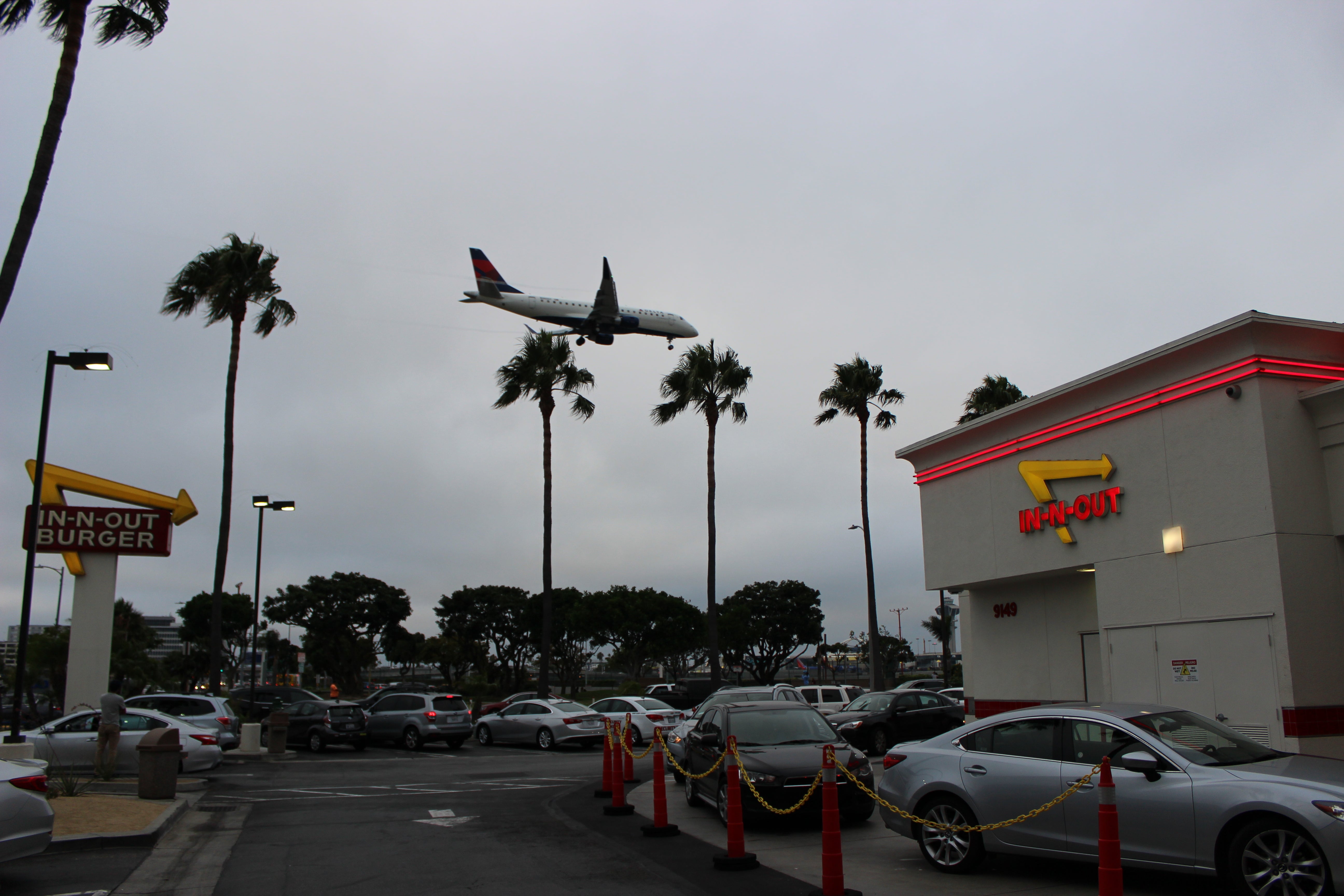 AvGeek in a Week: Plane Spotting at the In-N-Out in LAX - The Points Guy