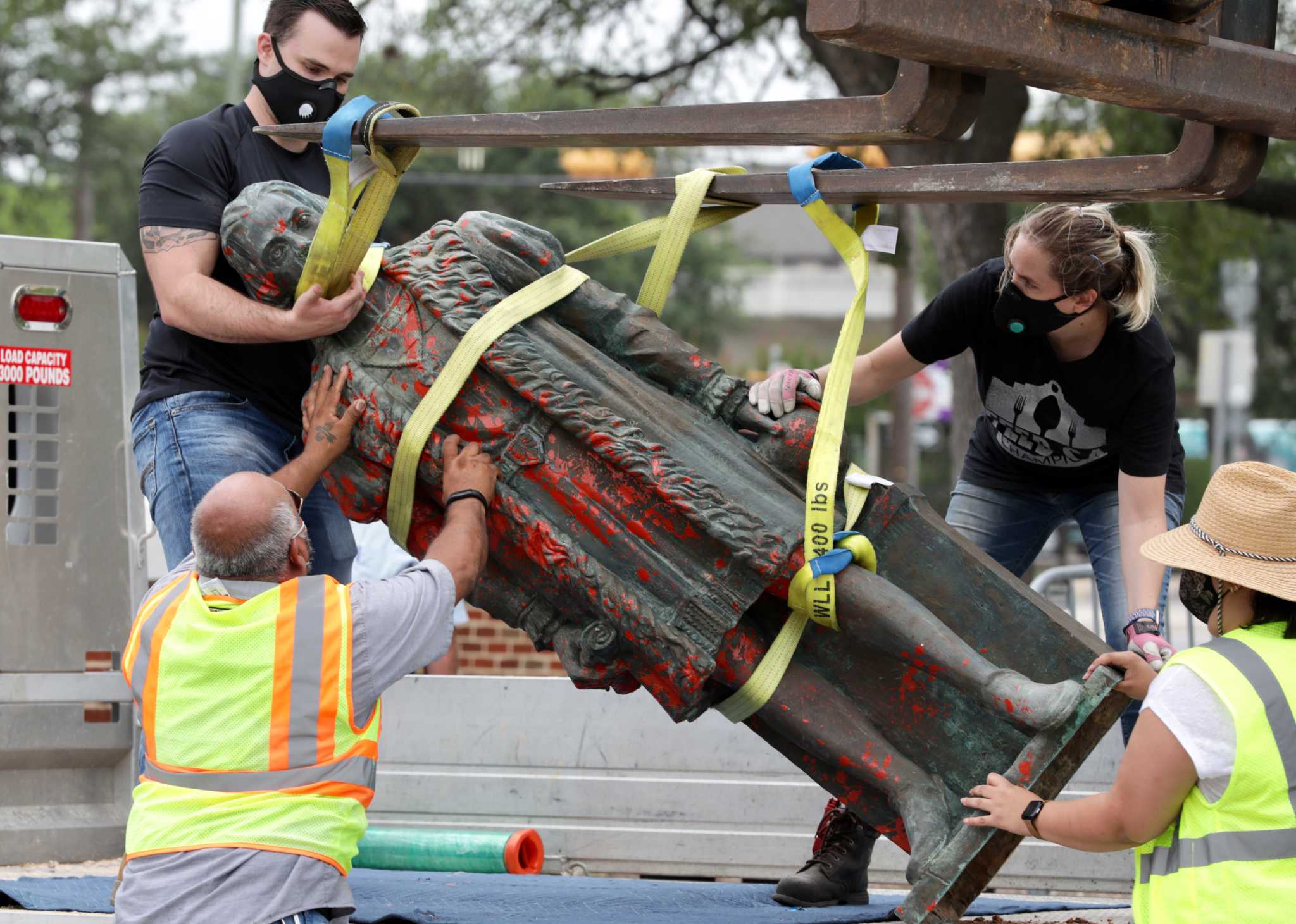Statue of Christopher Columbus in downtown San Antonio park comes down