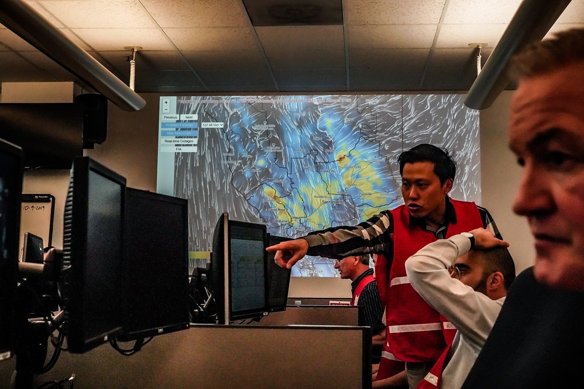 PG&E: Massive power shut-off to hit 800,000 customers, could extend nearly a week