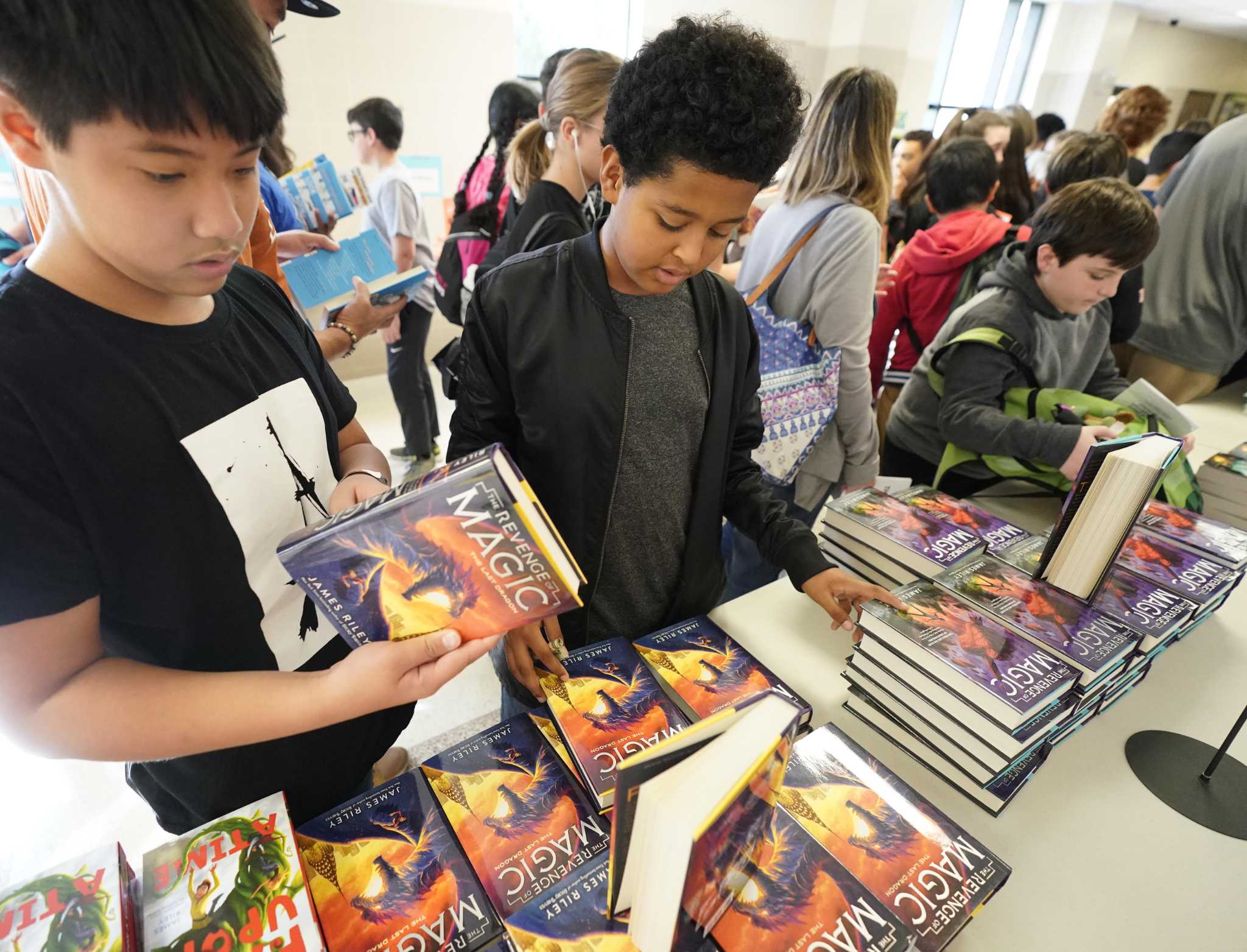 ‘It saddens me’: Thousands of HISD students never check out books from school libraries
