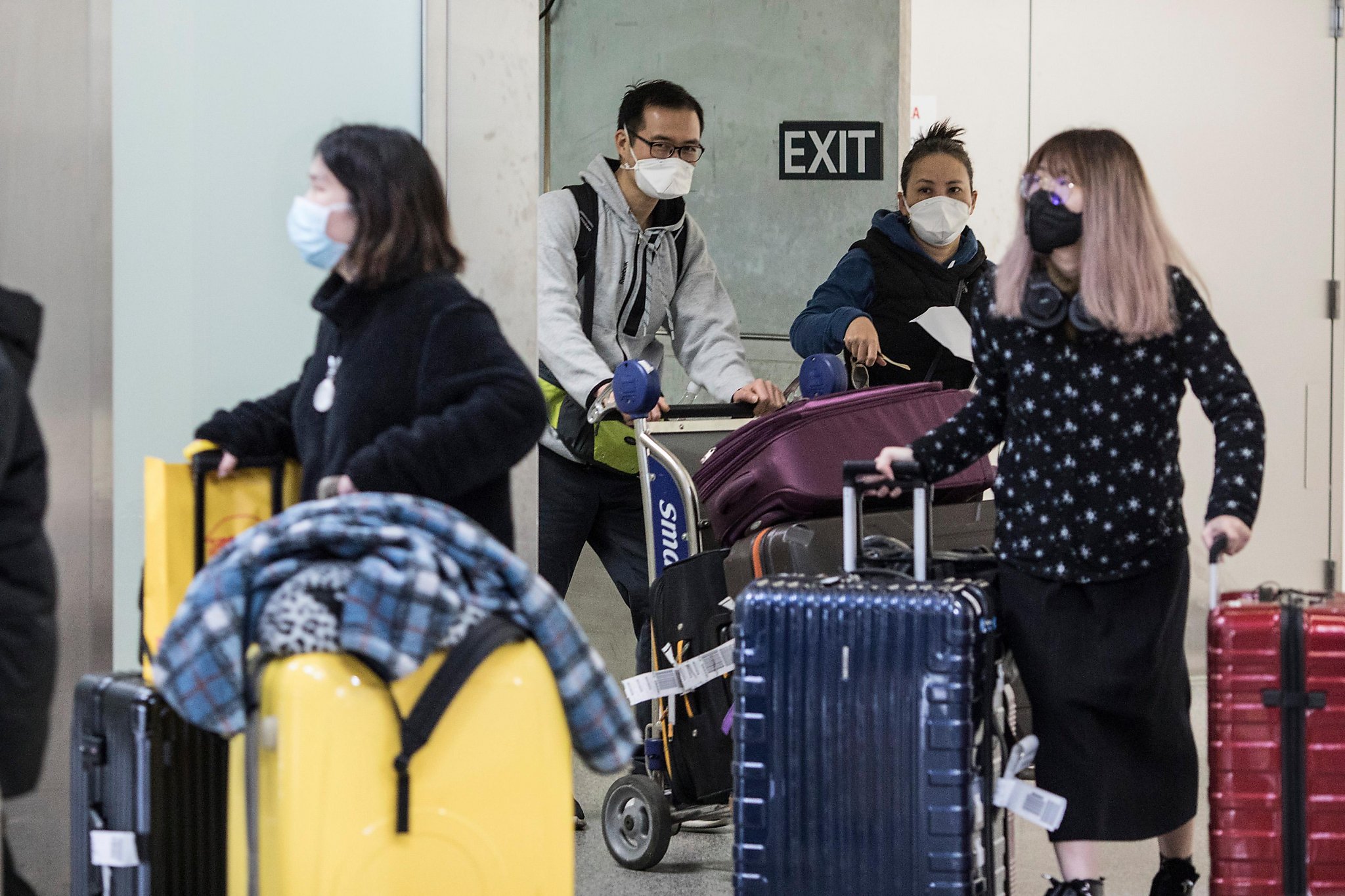 As coronavirus fears mount, fewer flights and more masks at SFO