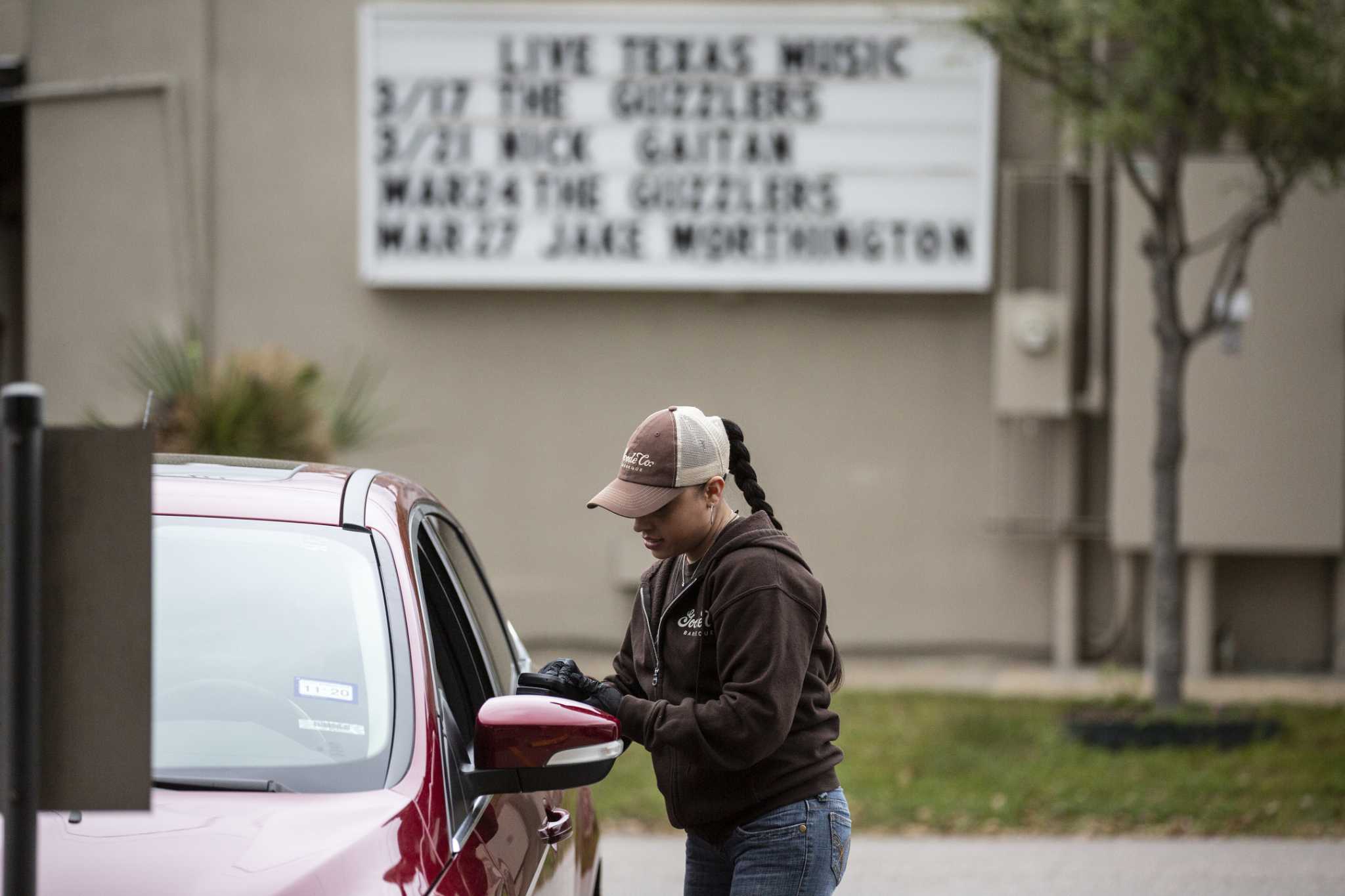 Hidalgo, Turner order bars to close, limit restaurants to takeout to combat virus spread