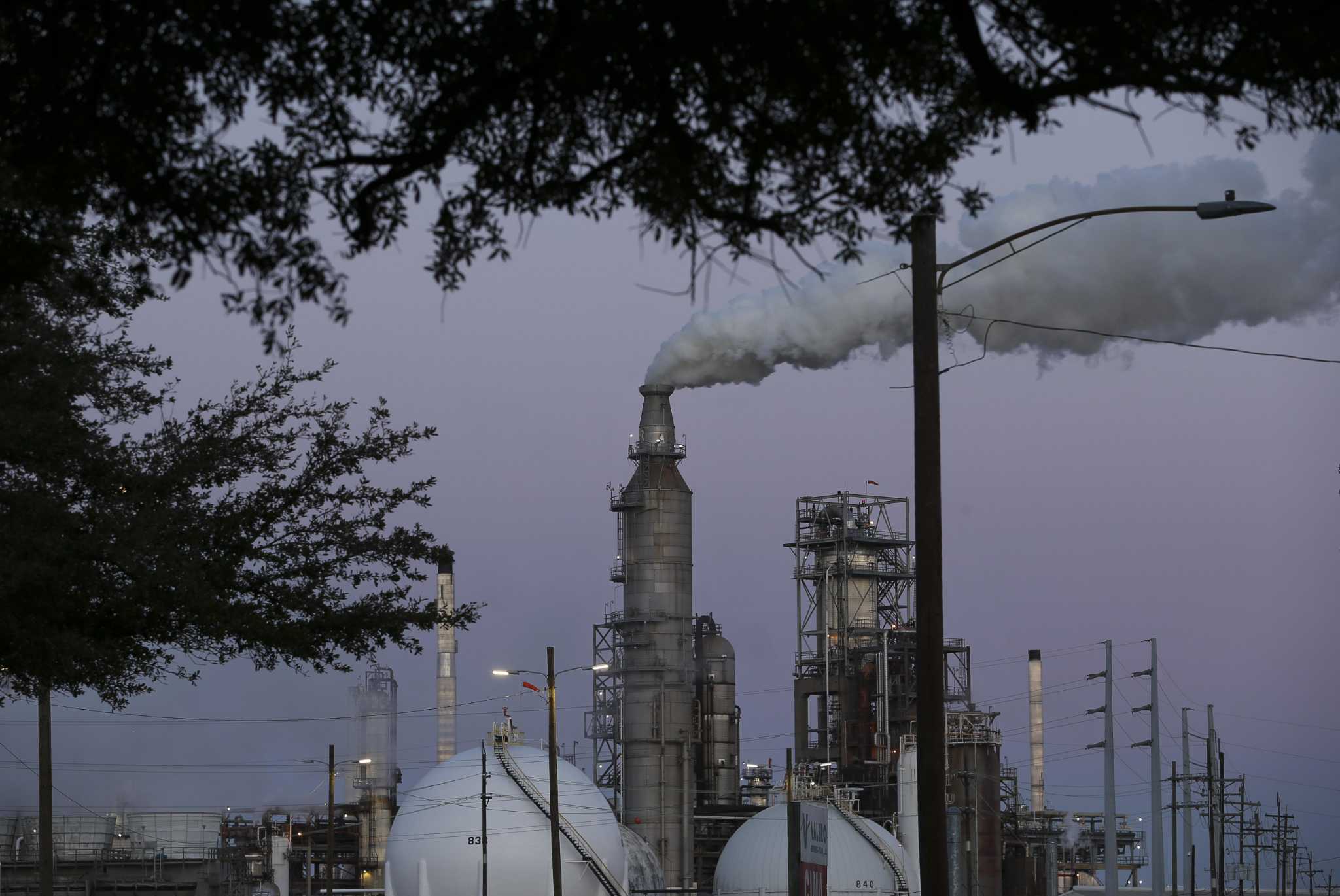 Companies ‘encouraged’ to comply with Texas environment rules during coronavirus, may not have to, state says