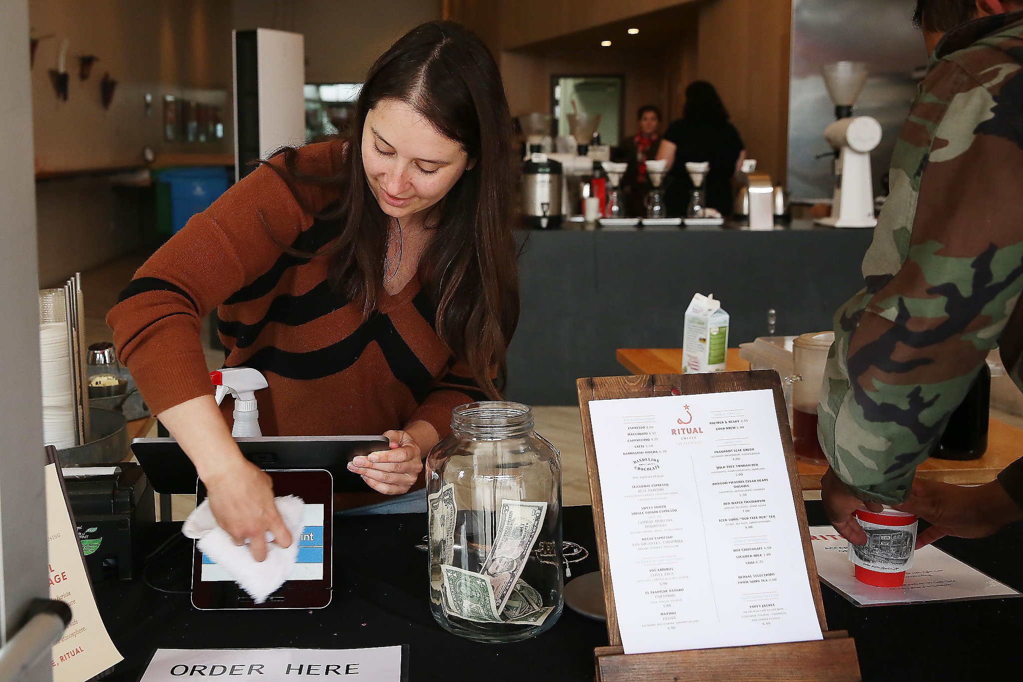 Coronavirus: SF businesses decline cash, fearing it could spread the virus