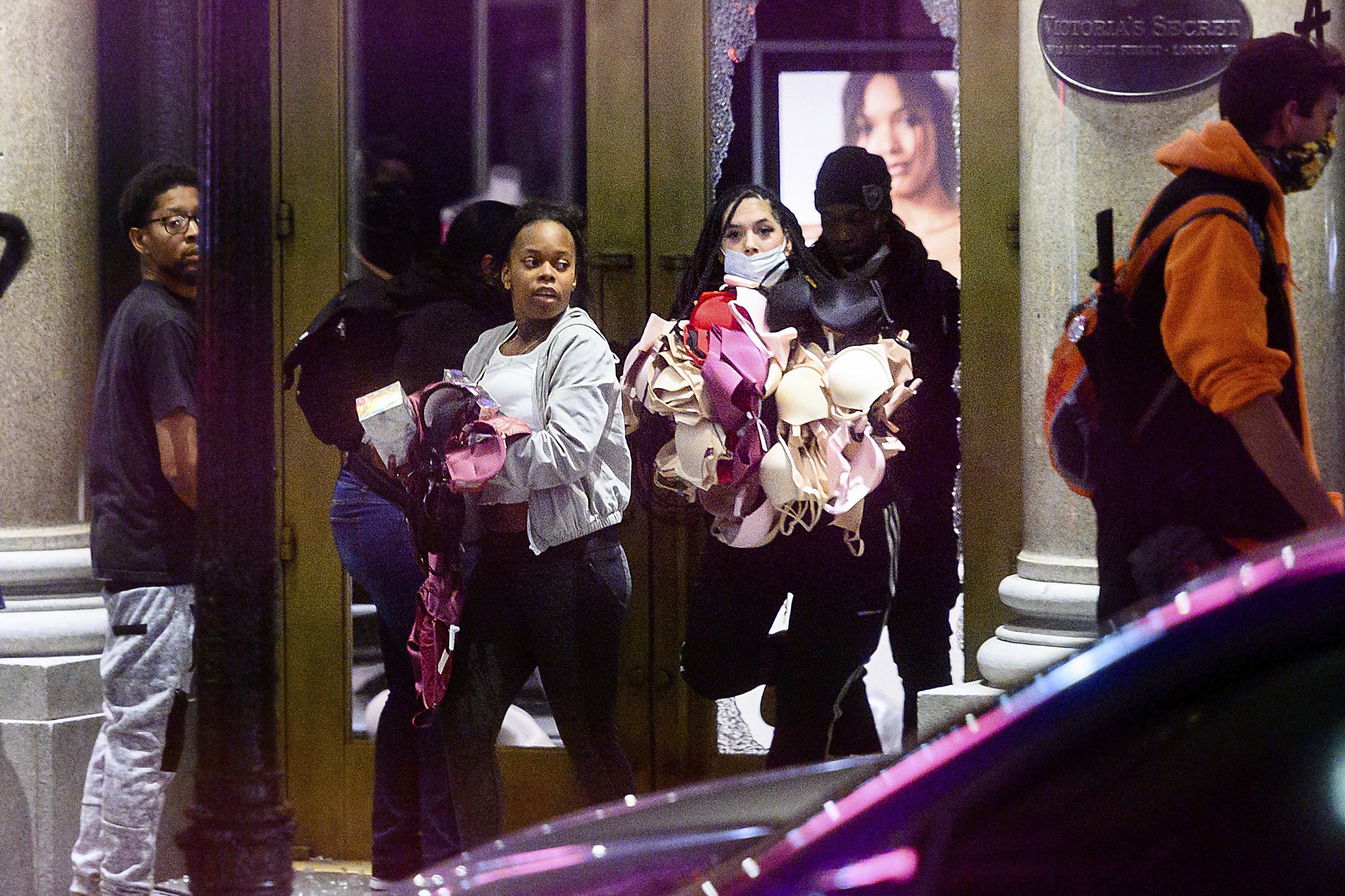 Looting follows George Floyd protests in SF, Oakland with fire set in Westfield mall