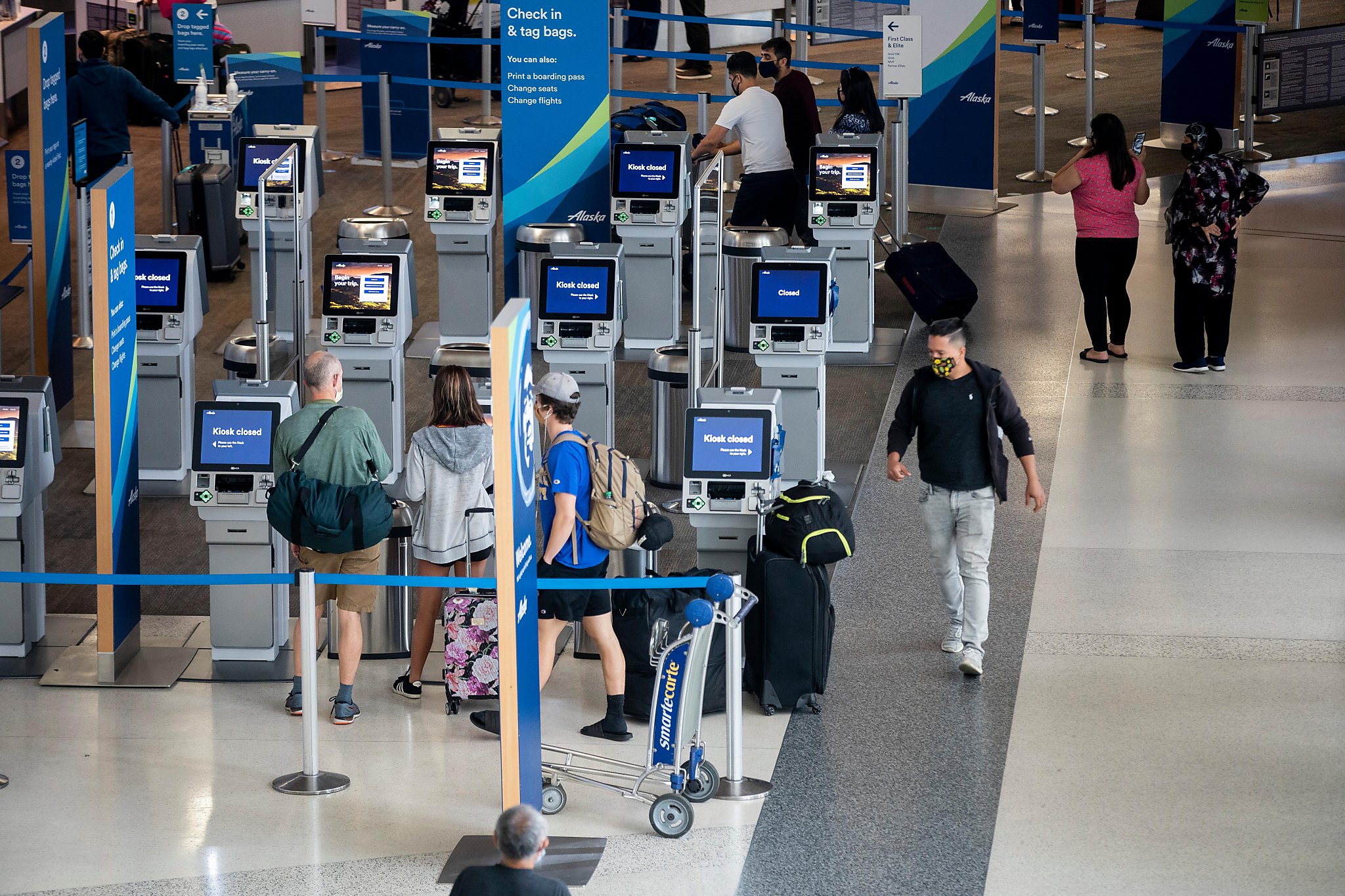 Newsom urges Californians not to travel out of state, advises 14-day quarantine for those who do