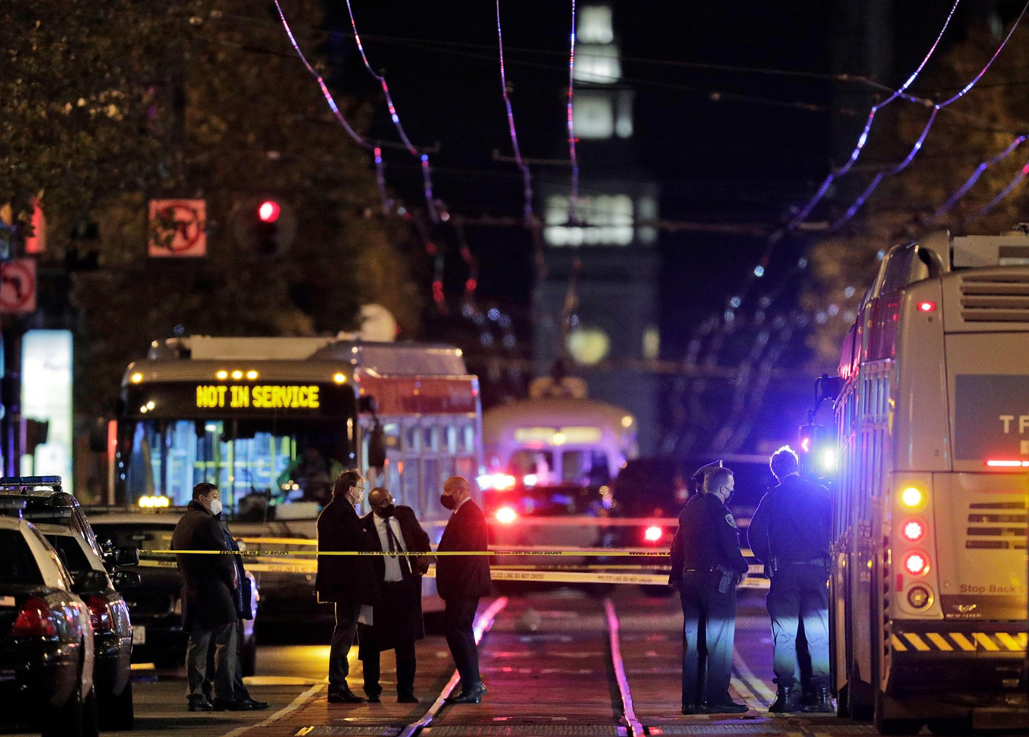S.F. police shoot man, armed with knife, on Market Street