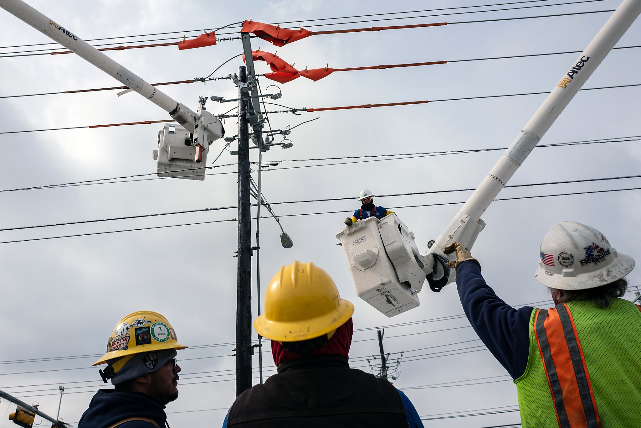 ERCOT asks Texans to conserve power, but says outages not expected as it nears emergency conditions