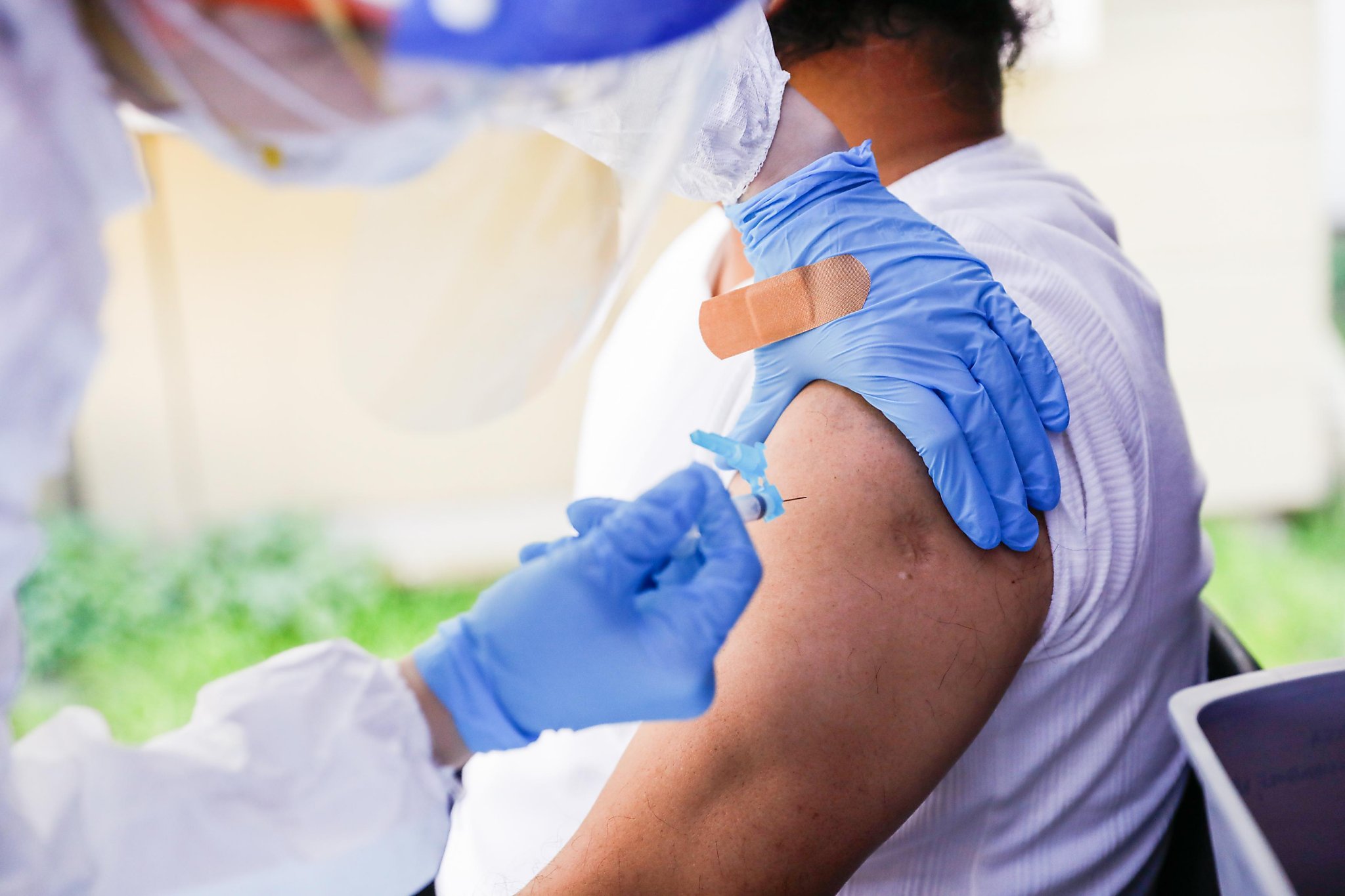 California, Bay Area clinics halt use of Johnson & Johnson shot after reports of rare blood clots