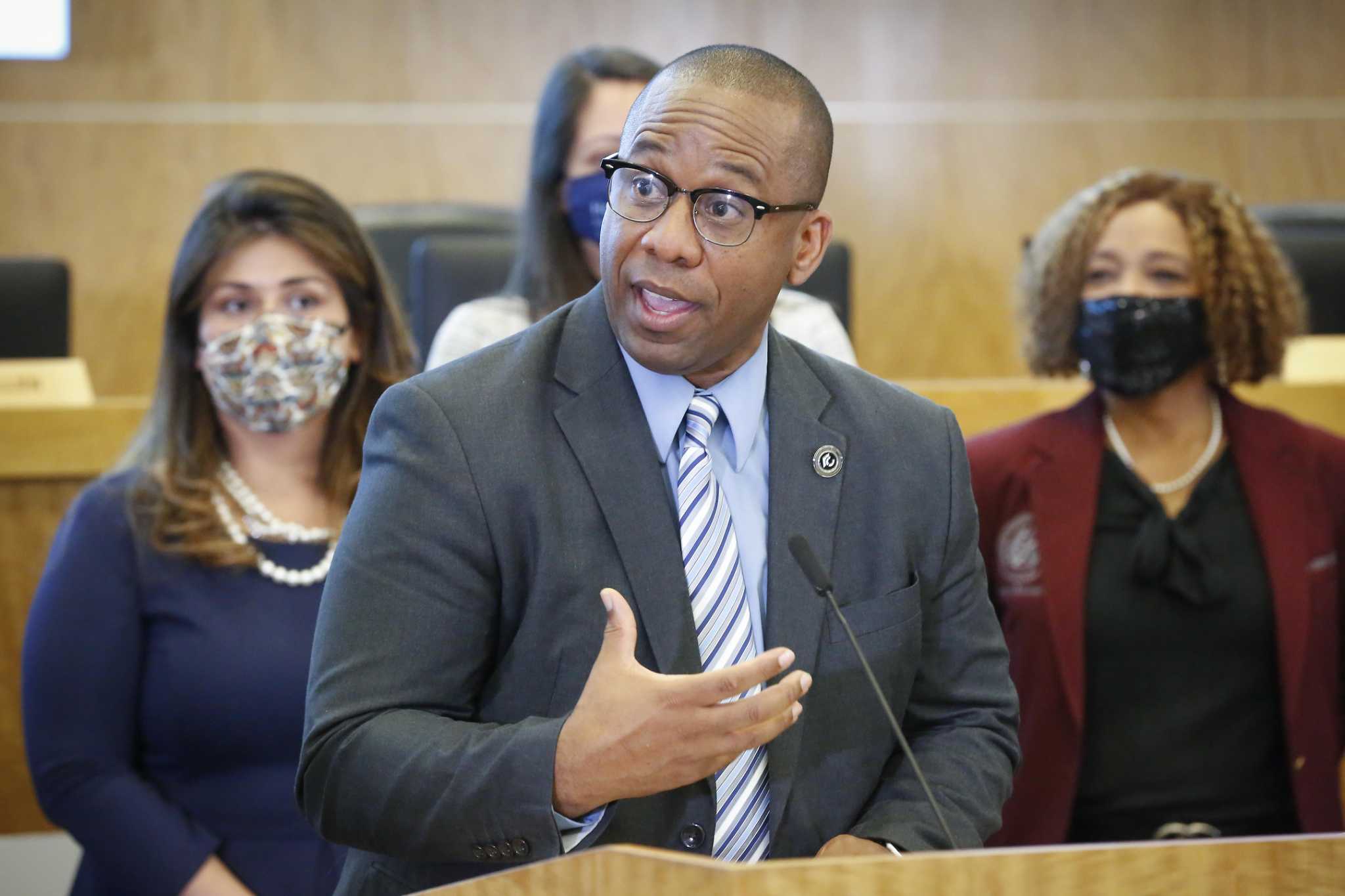 Houston ISD trustees make it official, approve Millard House II as new superintendent